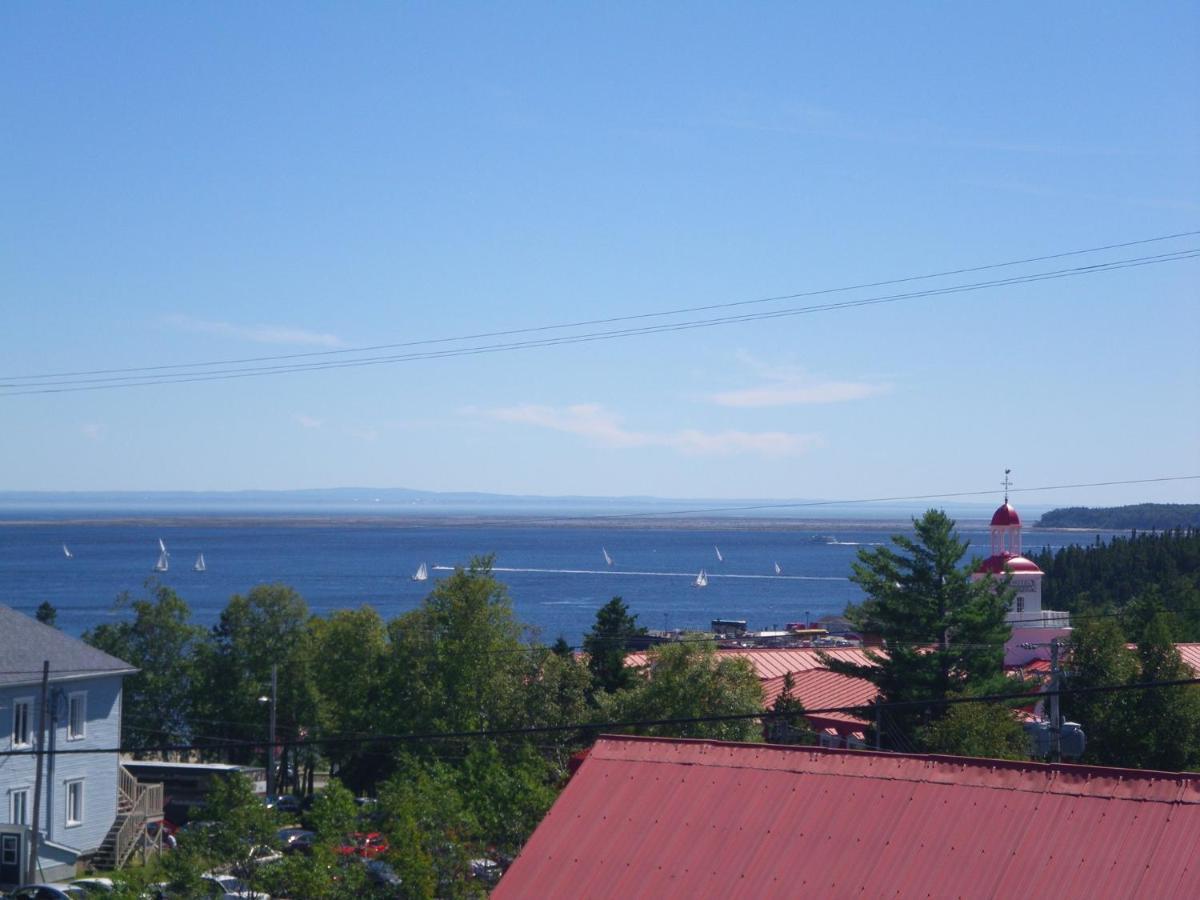 Hebergement Du Bateau Tadoussac Exterior foto